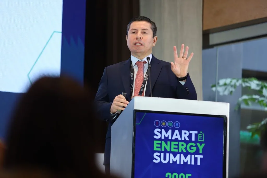 Carlos Gomero en el Smart Energy Summit 2025: hacia un verdadero mercado de servicios complementarios en el sector eléctrico