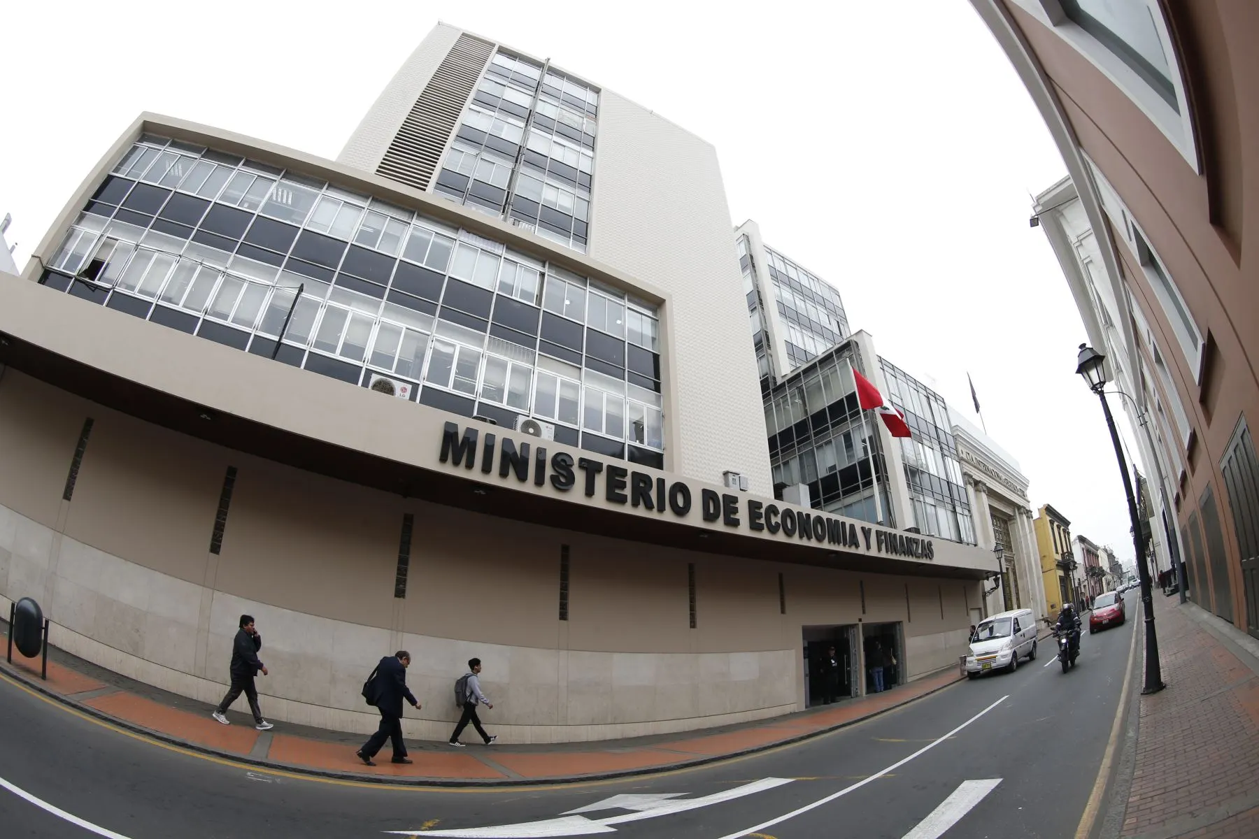 MEF apostará por «shock regulatorio» para inversión privada