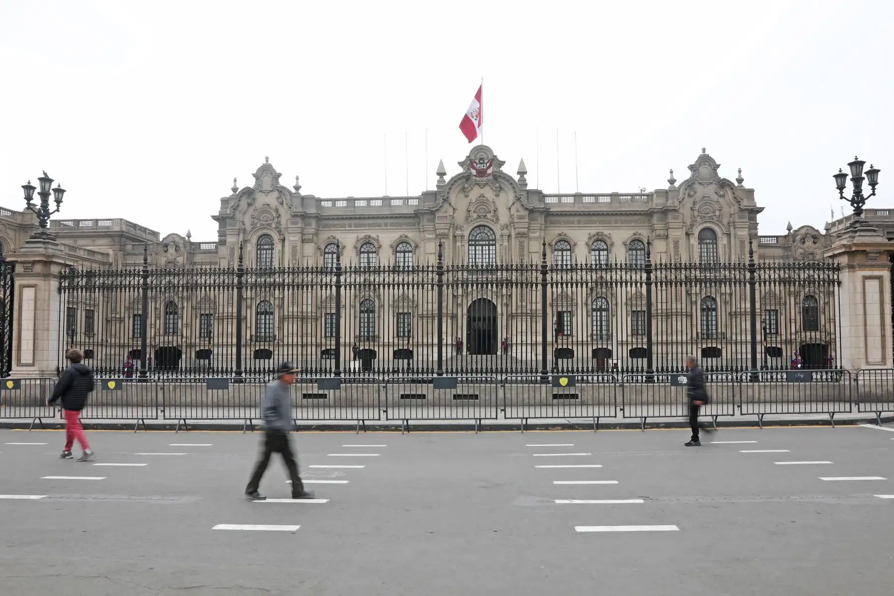 Populismo, promesas inviables y el Perú que enfrenta el 2026