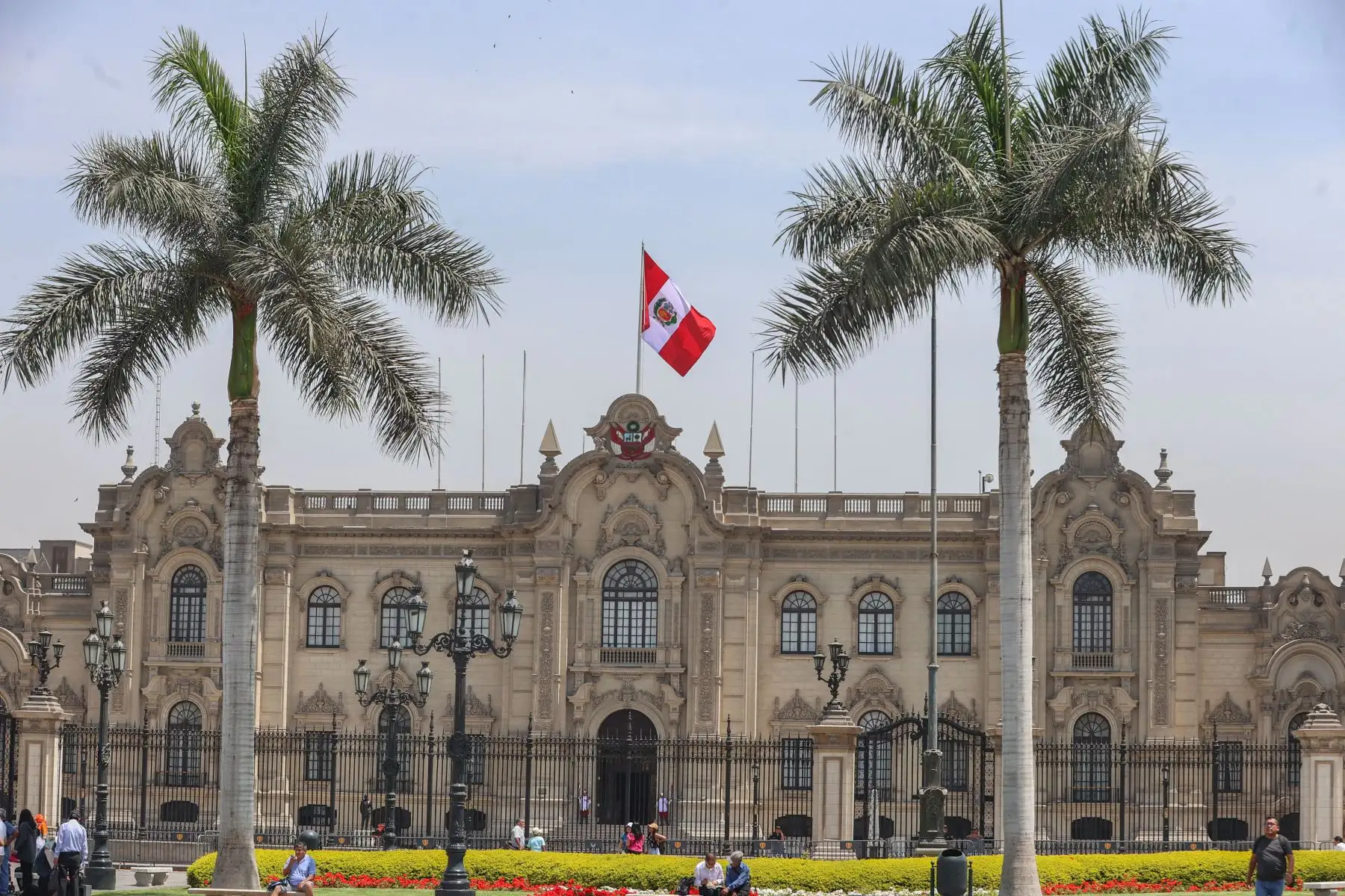 Sánchez y López Aliaga: entre propuestas y realidad